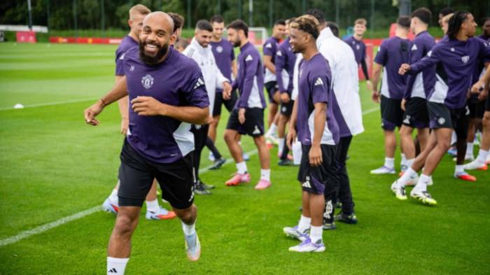 MBEUMO - Rekrutan anyar Manchester United, Bryan Mbeumo saat menjalani latihan perdana bersama Setan Merah. Kini debut Mbeumo bersaam Manchester United kembali tertunda.