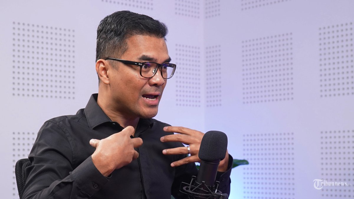 KANDIDAT KETUM PSI - Calon Ketua Umum Partai Solidaritas Indonesia (PSI) Ronald A. Sinaga bicara tentang perjalanannya masuk kandidat Ketua Umum PSI periode 2025-2030 di Studio Tribun Network, Jalan Palmerah Selatan, Jakarta Pusat, Selasa (15/7/2025). Dalam pembicaraannya dirinya mengaku Kaesang Pangarep dan Agus Mulyono merupakan lawan yang berat dalam persaingan pemilihan Ketua Umum PSI tersebut. TRIBUNNEWS/LENDY RAMADHAN