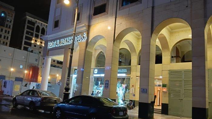 SEDRT Al Madinah Hotel tempat Mispari menginap.