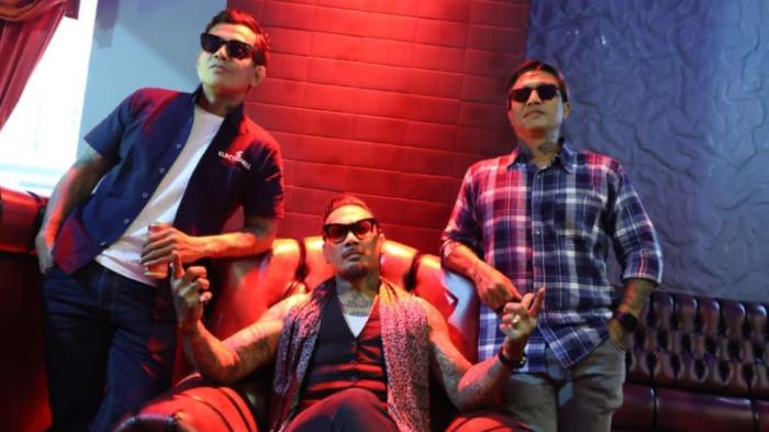 KONSER TIGA DEKADE - Band Superman Is Dead alias SID siap menggelar konser perayaan 30 tahun berkarir di industri musik lewat sebuah konser bertajuk 'Distorsi Tiga Dekade'. Superman Is Dead ditemui di kawasan Kuningan Jakarta Selatan, Rabu (16/7/2025).