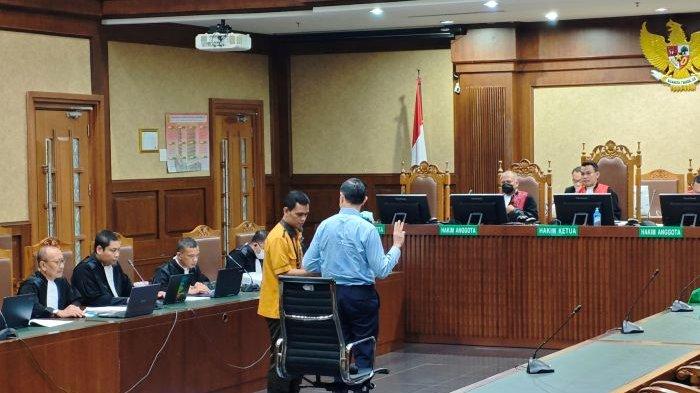 SIDANG KORUPSI GULA - Mantan Menteri Perdagangan Tom Lembong menjadi saksi untuk perkara importasi gula melibatkan Kementerian Perdagangan periode 2015-2016, terdakwa mantan Direktur Pengembangan Bisnis PT Perusahaan Perdagangan Indonesia (PT PPI), Charles Sitorus di PN Tipikor Jakarta Pusat, Senin (30/6/2025)