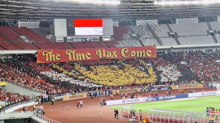 SUPORTER GARUDA - Ribuan Suporter Timnas Indonesia memberikan dukungan kepada Garuda muda dalam laga final Piala AFF U23 kontra Vietnam di SUGBK, Senayan, Jakarta, Selasa (29/7/2025).