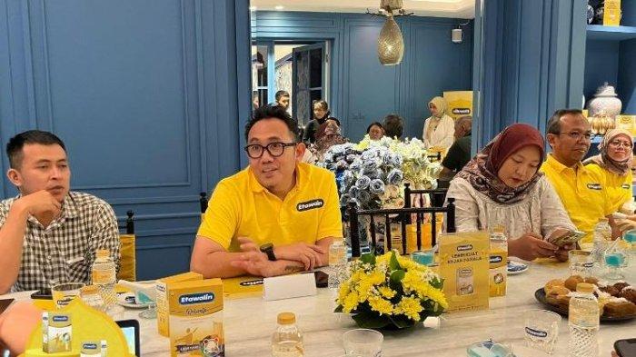 INOVASI ETAWALIN -  SVP Branding & Marketing Etawalin, Erwin Agustian Panigoro menjelaskan inovasi susu Etawalin dalam Etawalin Intimate Media Session, beberapa waktu lalu.