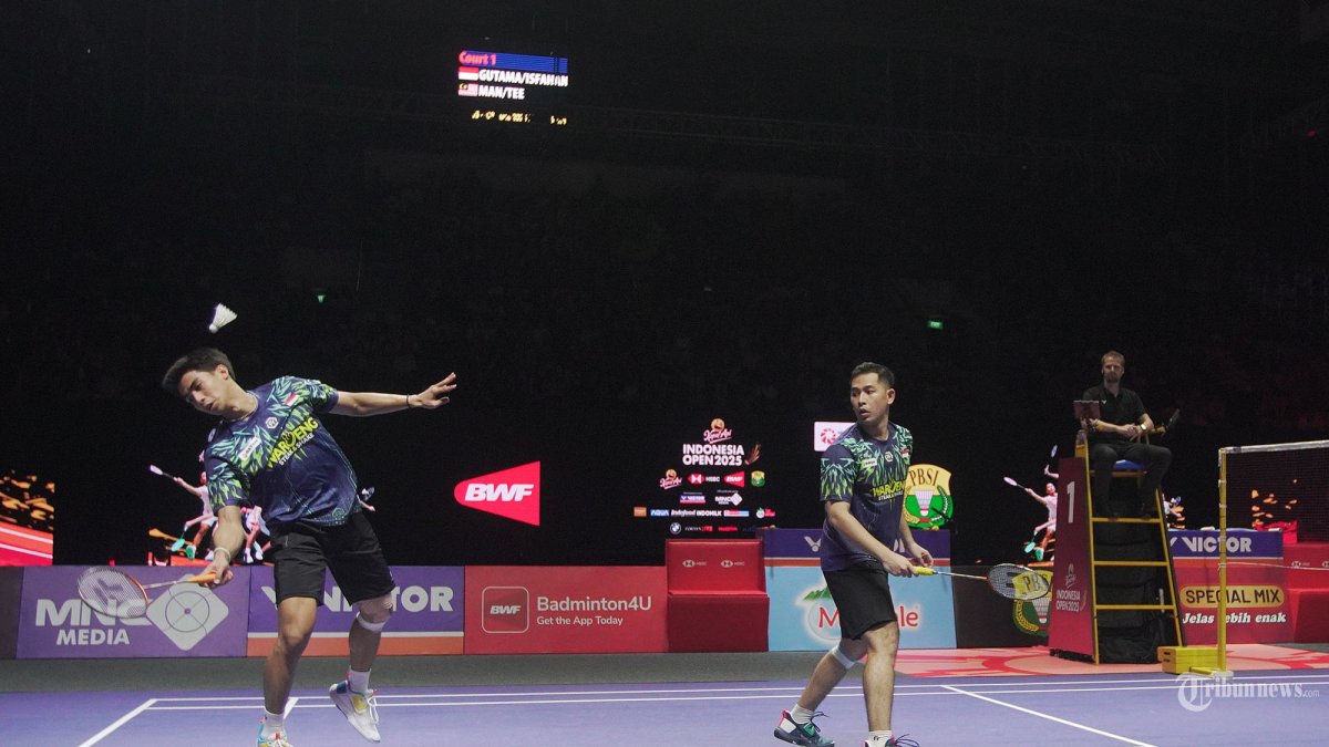SEMIFINAL INDONESIA OPEN - Pasangan pebulutangkis ganda putra Indonesia Sabar Karyaman Gutama/Muhammad Reza Pahlevi Isfahani melawan pasangan ganda putra Malaysia Man Wei Chong dan Tee Kai Wun pada babak semifinal Kapal Api Indonesia Open 2025 di Jakarta, Sabtu (7/6/2025). Pasangan Sabar/Reza berhasil melaju kebabak final usai mengalahkan pasangan Malaysia dengan skor 21-18, 12-21, 21-18. Tribunnews/Jeprima