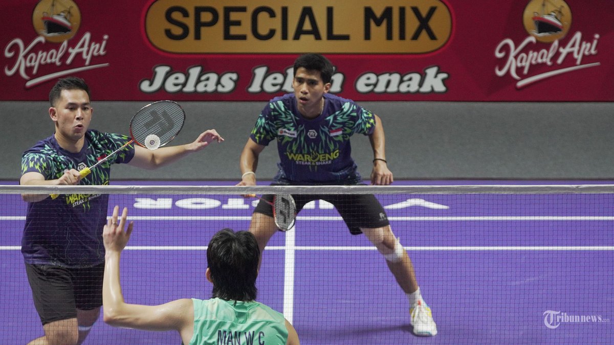SEMIFINAL INDONESIA OPEN - Pasangan pebulutangkis ganda putra Indonesia Sabar Karyaman Gutama/Muhammad Reza Pahlevi Isfahani melawan pasangan ganda putra Malaysia Man Wei Chong dan Tee Kai Wun pada babak semifinal Kapal Api Indonesia Open 2025 di Jakarta, Sabtu (7/6/2025). Pasangan Sabar/Reza berhasil melaju kebabak final usai mengalahkan pasangan Malaysia dengan skor 21-18, 12-21, 21-18. Tribunnews/Jeprima