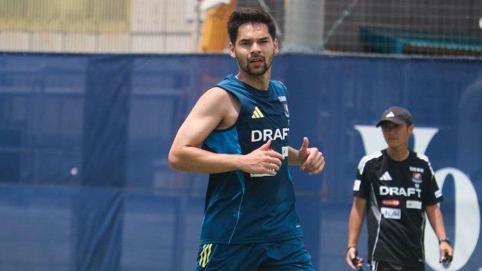 ABROAD SANDY WALSH - Pemain Timnas Indonesia Sandy Walsh dalam sesi latihan tim Yokohama F Marinos selama musim kompetisi J1 League 2025, Senin (23/6/2025). (Instagram Marinos - 27/6/2025)