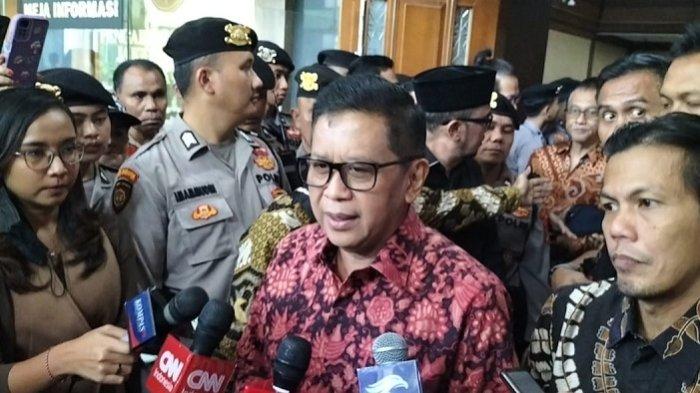 SIDANG HASTO - Sekjen PDIP Hasto Kristiyanto saat ditemui disela-sela sidang kasus suap dan perintangan penyidikan PAW Harun Masiku di Pengadilan Tipikor Jakarta, Kamis (12/6/2025).