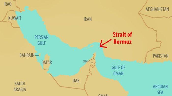 PROFIL SELAT HORMUZ - Selat Hormuz merupakan jalur laut strategis yang menghubungkan Teluk Persia dengan Laut Arab dan menjadi jalur bagi 20 persen pasokan minyak dunia. Selat Hormuz memiliki panjang 161 kilometer dengan titik lebar tersempit hanya 34 kilometer dan memiliki jalur pelayaran masing-masing arah hanya selebar 3 kilometer.