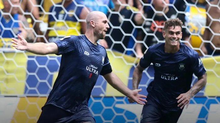 SELEBRASI - Selebrasi pemain Auckland City, Christian Gray setelah mencetak gol ke gawang Boca Juniors di Piala Dunia Antarklub 2025, Rabu (25/6/2025). Gray merupakan guru olahraga di kehidupan sehari-hari.