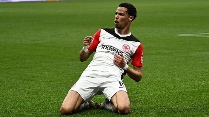 Selebrasi pemain Eintracht Frankfurt, Hugo Ekitike.