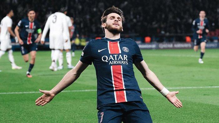 SELEBRASI - Pesepak bola PSG, Kvaratskhelia merayakan golnya ke gawang Aston Villa pada leg 1 babak perempat final Liga Champions di Parc des Princes Stadium, Kamis (10/4/2025). PSG berhasil menang dengan skor 2-1. (Foto diambil dari Instagram resmi klub pada Kamis, 10 April 2025).