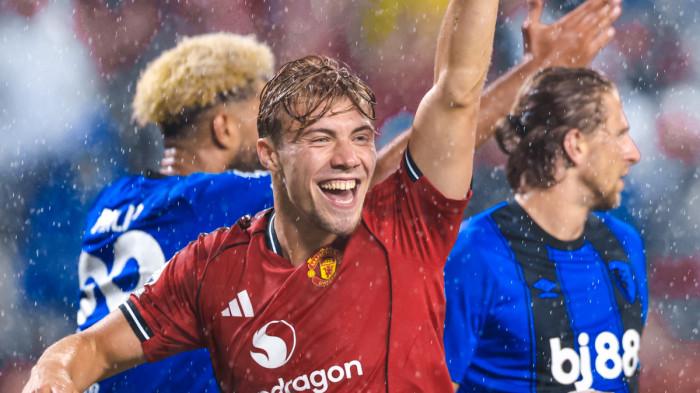 SELEBRASI - Selebrasi penyerang Manchester United, Rasmus Hojlund (tengah) saat pertandingan pramusim bertajuk Premier League Summer Series melawan Bournemouth di Chihago, pada Kamis (31/7/2025). Manchester United menang dengan skor 4-1.
