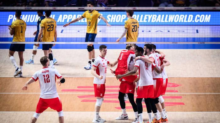 Selebrasi-tim-voli-Polandia-setelah-mengalahkan-Brazil-di-semifinal-VNL-2025-putra.jpg