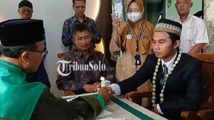 Pernikahan di Sragen, Jawa Tengah ini tidak biasa. Sebab, pengantin pria bernama Shendy (29) dalam kondisi sakit saat menjalani prosesi pernikahan tersebut. Shendy diketahui terjangkit demam berdarah dengue(DBD) saat melangsungkan pernikahan dengan Umi Kulsum (28). Warga Kecamatan Sambirejo, Kabupaten Sragen, Jawa Tengah ini harus menjalani pernikahan sambil berusaha menahan sakit yang dia derita. saat mengucapkan ijab kabul untuk meminang sang kekasih, tangan Shendy masih terpasang infus.