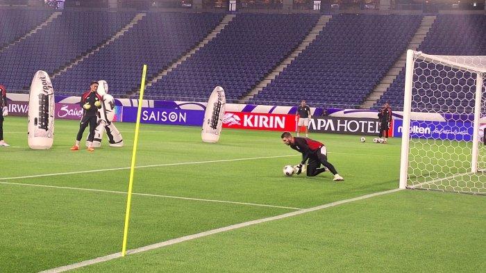caption: TIMNAS INDONESIA LATIHAN - Skuad Timnas Indonesia saat menjalani latihan di Suita City Football Stadium, Osaka, Jepang, Senin (9/6/2025). Tribunnews/Abdul Majid