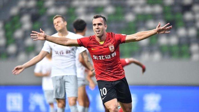 Sosok Serginho, sosok playmaker kidal berlabel naturalisasi Timnas China