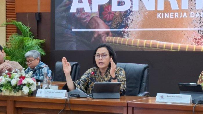 BELAJAR BEA CUKAI - Menteri Keuangan Sri Mulyani memberi tenggat waktu sebulan kepada Direktur Jenderal Bea dan Cukai Kementerian Keuangan Djaka Budhi Utama, agar bisa memahami tentang Bea Cukai.