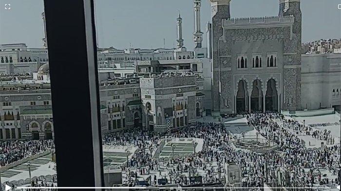 MASJIDIL HARAM PADAT - Suasana Masjidil Haram dipenuhi jemaah haji yang melaksanakan ibadah umrah, Senin (26/5/2025) siang hingga malam hari. (Media Center Haji/MCH 2025/Dewi Agustina)