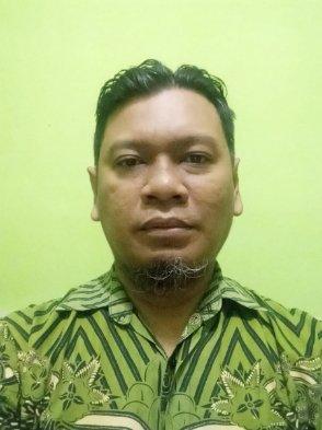 BEATLEMANIA - Subhan Yuliyanto, seorang Beatlemania, penggemar grup musik The Beatles dari Kota Solo, Jawa Tengah. Subhan Yuliyanto juga merupakan guru SMK Batik 1 Surakarta.
