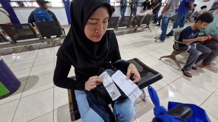 Sunarsih korban calo tiket