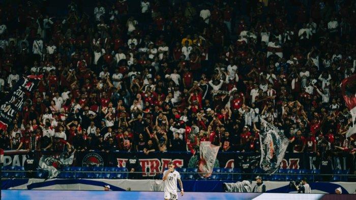 SUPORTER GARUDA - Lawatan Timnas Indonesia ke markas Jepang Stadion Suita Osaka pada laga terakhir grup C ronde 3 Kualifikasi Piala Dunia 2026 dibanjiri oleh suporter Garuda, Selasa (10/6/2025). (PSSI)