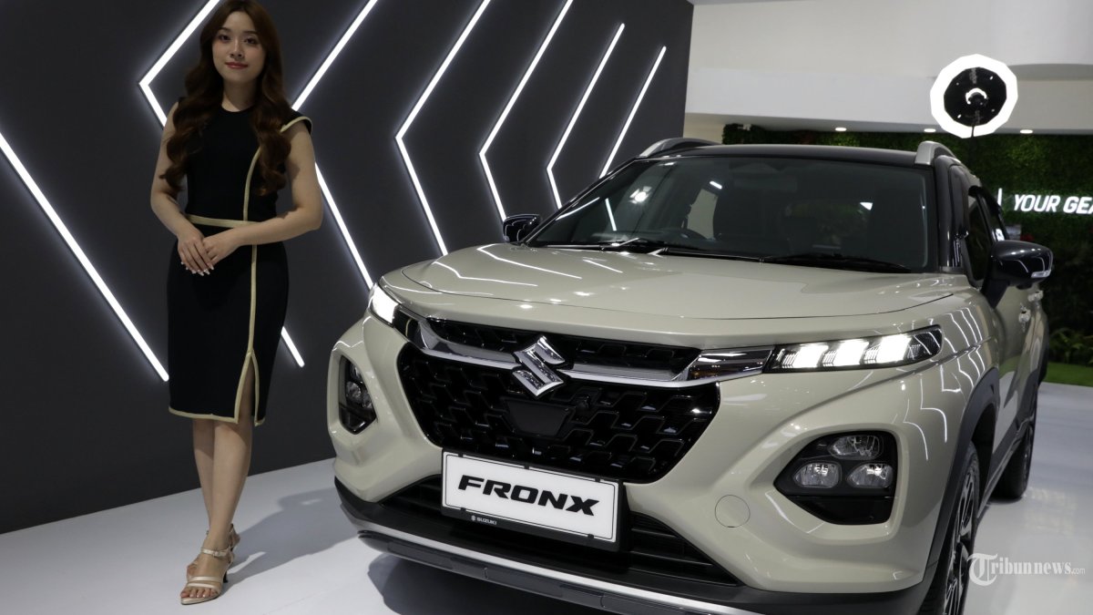 SUZUKI FRONX - Suzuki Fronx ditampilkan pada pameran otomotif Gaikindo Indonesia International Auto Show (GIIAS) di ICE BSD, Tangerang, Jumat (25/7/2025). Suzuki Fronx ditawarkan dalam tiga varian, masing-masing tersedia pilihan transmisi manual dan otomatis. Banderolnya mulai dari Rp 259 juta (OTR Jakarta) hingga Rp 321,9 juta (OTR Jakarta). TRIBUNNEWS/IRWAN RISMAWAN