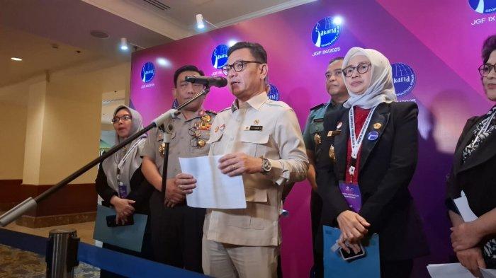 IRAN VS ISRAEL - Gubernur Lembaga Ketahanan Nasional (Lemhannas) Republik Indonesia, TB Ace Hasan Syadzily, menyampaikan keterangan pers di Hotel Borobudur, Jakarta, Senin (23/6/2025). Ia menyampaikan adanya perang Israel vs Iran hingga potensi penutupan Selat Hormuz menjadi salah satu bahasan utama dalam forum Jakarta Geopolitical Forum (JGF) IX yang digelar di Jakarta, pada Selasa-Rabu, 24-25 Juni 2025.