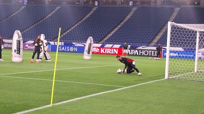TIMNAS INDONESIA LATIHAN - Skuad Timnas Indonesia saat menjalani latihan di Suita City Football Stadium, Osaka, Jepang, Senin (9/6/2025).