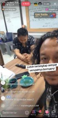 Tangkap layar Unit Jatanras Polda Jawa Timur live bersama pelaku mutilasi Uswatun Khasanah
