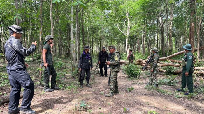 Tentara Kamboja  terlihat