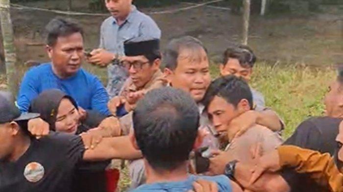 SUAMI BUNUH ISTRI - Pelaku pembunuhan terhadap istrinya. Korban berinisial MR (35) ditemukan meninggal dunia di kediamannya di Dusun Dolangan II, Desa Saletto, Kabupaten Mamuju, Sulawesi Barat, Selasa (3/6/2025).