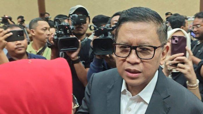 SIDANG HASTO KRISTIYANTO - Terdakwa Sekjen PDIP Hasto Kristiyanto usai menjalani sidang pembacaan surat tuntutan oleh jaksa KPK di Pengadilan Tindak Pidana Korupsi Jakarta Pusat, Kamis (3/7/2025). Hasto dituntut hukuman pidana 7 tahun penjara atas kasus suap komisioner KPU dalam PAW Harun Masiku pada Pemilu 2019 dan perintangan penyidikan Harun Masiku.