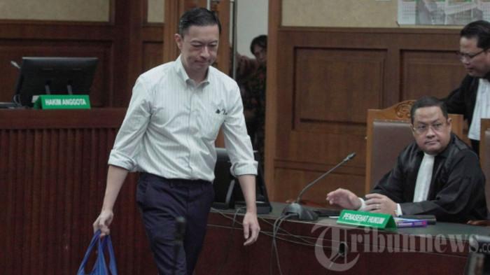 SIDANG TOM LEMBONG - Terdakwa kasus dugaan korupsi impor gula Thomas Trikasih Lembong atau Tom Lembong menjalani sidang di Pengadilan Tipikor, Jakarta Pusat, Jumat (18/7/2025). Berdasarkan fakta-fakta yang terungkap dalam persidangan, hakim meyakini Tom Lembong telah terbukti bersalah menurut hukum melakukan tindak pidana korupsi terkait dengan impor gula. Tom Lembong divonis 4 tahun dan enam bulan (4,5 tahun) penjara.