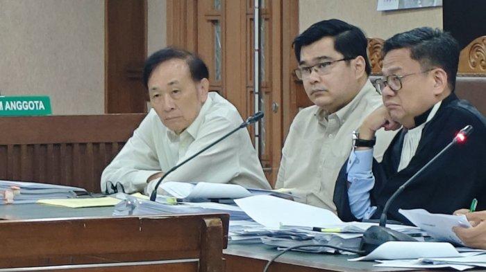KORUPSI SAWIT - Sidang kasus korupsi terkait kegiatan usaha perkebunan sawit di Kabupaten Indragiri Hulu dengan terdakwa 7 korporasi di PN Tipikor Jakarta, Senin (7/7/2025). Surya Darmadi selaku bos PT Duta Palma Group (kiri) menyampaikan protes dengan emosi dalam persidangan asetnya di Singapura hendak disita Kejaksaan Agung.