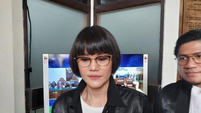 SOSOK PENYUAP HAKIM - Tersangka Marcella Santoso, kuasa hukum perusahaan produsen CPO Wilmar Group, Permata Hijau Group, dan Musim Mas Group dalam kasus dugaan korupsi ekspor minyak sawit mentah (CPO) di Pengadilan Negeri Jakarta Selatan. Dia bersama pengacara Aryanto yang juga jadi tersangka diduga menyuap Rp60 miliar ke Ketua Pengadilan Negeri Jakarta Selatan Muhammad Arif Nuryanta.