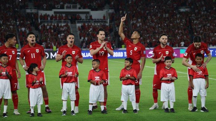 KUALIFIKASI PIALA DUNIA - Pesepak bola Timnas Indonesia berkumpul sebelum melawan Timnas Bahrain pada Kualifikasi Piala Dunia 2026 zona Asia di Stadion Utama Gelora Bung Karno (SUGBK) Jakarta, Selasa (25/3/2025). TRIBUNNEWS/HERUDIN