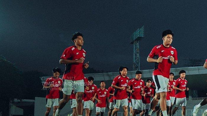 LATIHAN- Timnas Indonesia U23 saat menjalani sesi latihan menjelang pertandingan AFF U23 2025. Pelatih Gerald Vanenburg memanggil 23 pemain.