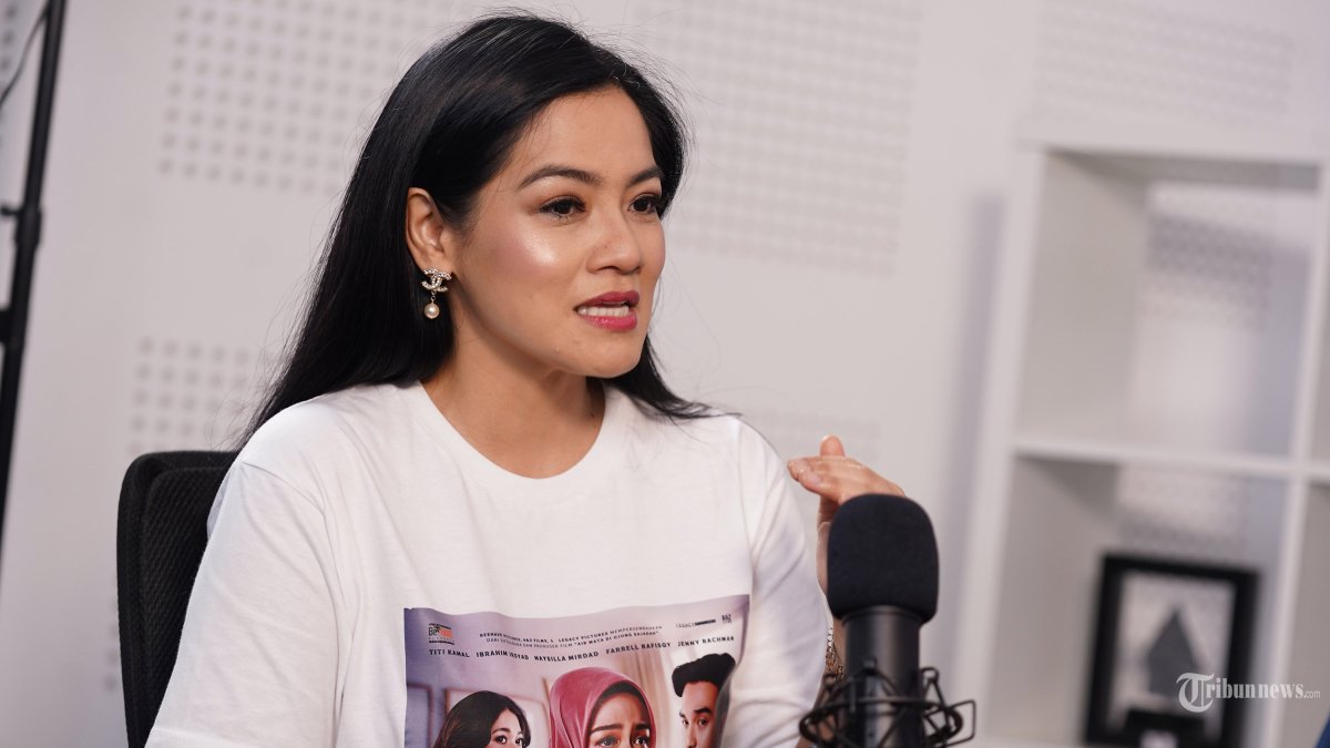 AKTRIS AWET MUDA - Aktris Titi Kamal bicara perannya dalam film barunya yang berjudul Tabayyun di Studio Tribun Network, Jalan Palmerah Selatan, Jakarta Pusat, Senin (5/5/2025).                     