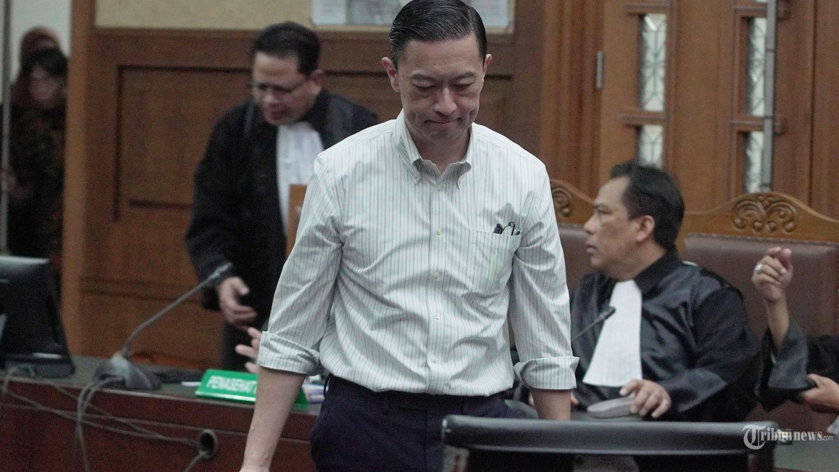 SIDANG TOM LEMBONG - Terdakwa kasus dugaan korupsi impor gula Thomas Trikasih Lembong atau Tom Lembong menjalani sidang di Pengadilan Tipikor, Jakarta Pusat, Jumat (18/7/2025). Berdasarkan fakta-fakta yang terungkap dalam persidangan, hakim meyakini Tom Lembong telah terbukti bersalah menurut hukum melakukan tindak pidana korupsi terkait dengan impor gula. Tom Lembong divonis 4 tahun dan enam bulan (4,5 tahun) penjara. Tribunnews/Jeprima