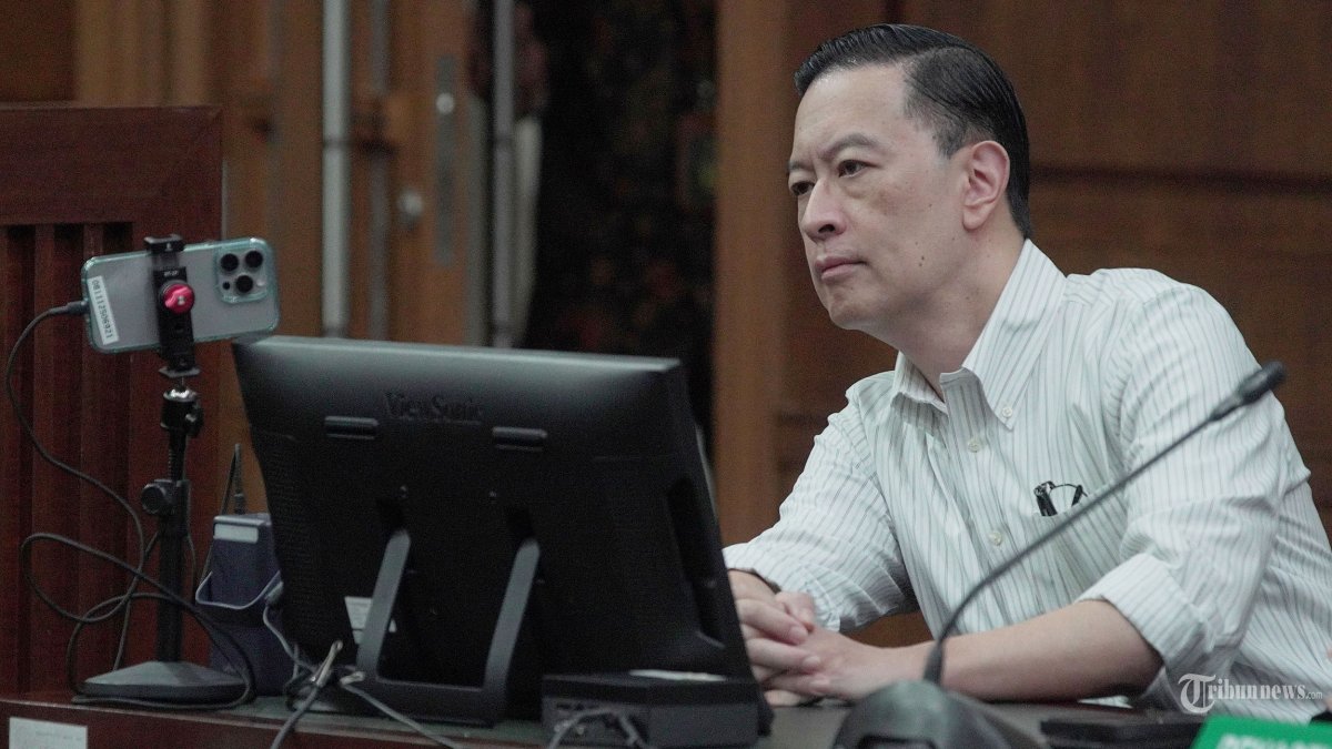 SIDANG TOM LEMBONG - Terdakwa kasus dugaan korupsi impor gula Thomas Trikasih Lembong atau Tom Lembong menjalani sidang di Pengadilan Tipikor, Jakarta Pusat, Jumat (18/7/2025). Berdasarkan fakta-fakta yang terungkap dalam persidangan, hakim meyakini Tom Lembong telah terbukti bersalah menurut hukum melakukan tindak pidana korupsi terkait dengan impor gula. Tom Lembong divonis 4 tahun dan enam bulan (4,5 tahun) penjara. Tribunnews/Jeprima