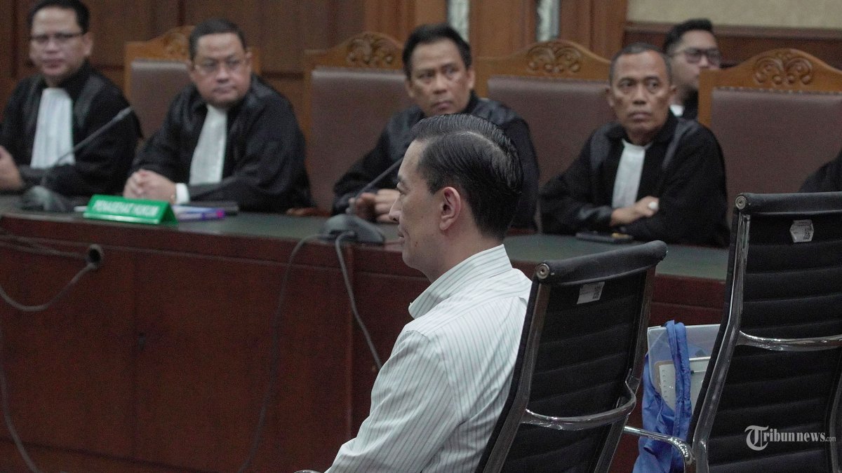 SIDANG TOM LEMBONG - Terdakwa kasus dugaan korupsi impor gula Thomas Trikasih Lembong atau Tom Lembong menjalani sidang di Pengadilan Tipikor, Jakarta Pusat, Jumat (18/7/2025). Berdasarkan fakta-fakta yang terungkap dalam persidangan, hakim meyakini Tom Lembong telah terbukti bersalah menurut hukum melakukan tindak pidana korupsi terkait dengan impor gula. Tom Lembong divonis 4 tahun dan enam bulan (4,5 tahun) penjara.