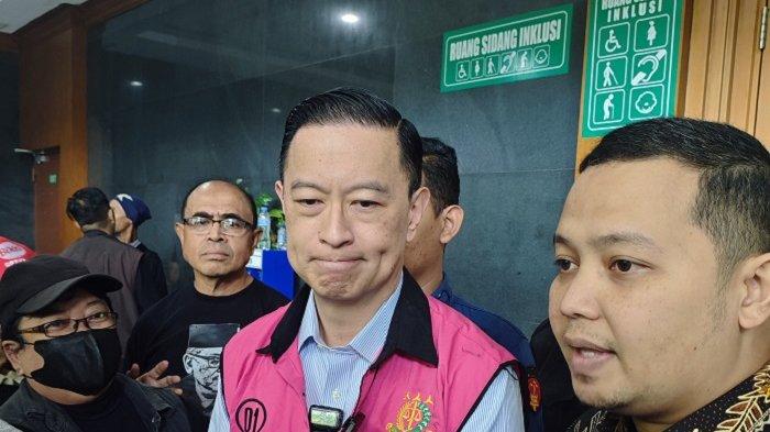 TOM LEMBONG - Terdakwa korupsi importasi gula eks Mendag Tom Lembong di PN Tipikor Jakarta Pusat, Kamis (12/6/2025). Ia merespon fakta persidangan bahwa tak pernah ada rapat koordinasi lintas menteri untuk membahas izin impor gula mentah untuk non-BUMN.