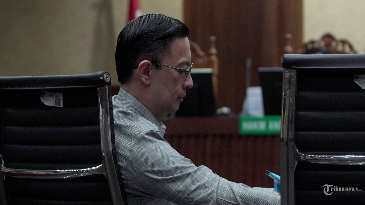 SIDANG TOM LEMBONG - Terdakwa kasus dugaan korupsi impor gula Thomas Trikasih Lembong atau Tom Lembong mengikuti sidang tuntutan di Pengadilan Tipikor, Jakarta, Jumat (4/7/2025). Jaksa Penuntut Umum (JPU) menuntut mantan Menteri Perdagangan tersebut dengan hukuman 7 tahun penjara atas dugaan kasus korupsi impor gula, Selain tuntutan penjara Tom Lembong juga dituntut membayar denda 750 juta apabila tidak dibayar, diganti dengan pidana penjara selama 6 bulan. Tribunnews/Jeprima