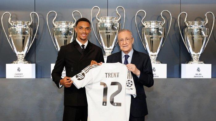 DONE DEAL - Trent Alexander-Arnold bersama Presiden Real Madrid Florentino Pérez dalam acara penyambutan di Madrid, Spanyol, Kamis (12/6/2025). (Website Madrid - 12/6/2025)