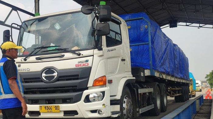 PENERTIBAN TRUK ODOL - Operasi penertiban truk ODOL di ruas Tol Jakarta-Tangerang pada 6 – 8 Mei 2025. Penertiban menggunakan di lokasi Weigth In Motion (WIM) Karang Tengah Km 09+600 arah Jakarta.