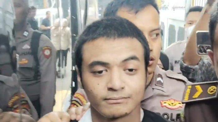 SIDANG VADEL BADJIDEH - Vadel Badjideh hadir di Pengadilan Negeri Jakarta Selatan untuk menjalani sidang perdana, Rabu (25/6/2025). Vadel akan mendengarkan pembacaan dakwaan dari JPU. (Tribunnews.com/Fauzi Alamsyah).