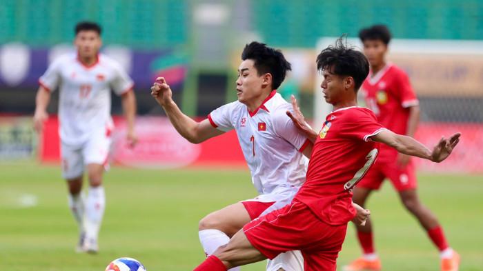 AKSI DINH BAC - Pemain penyerang-sayap Timnas Vietnam U23, Nguyen Dinh Bac, dalam laga pembuka grup B Piala AFF U23 2025 di Stadion Patriot Candrabhaga, Bekasi pada Sabtu (19/7/2025). (Facebook VFF - 21/7/2025)