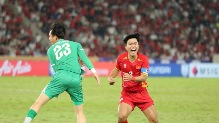 SELEBRASI PEMAIN VIETNAM - Pemain Vietnam U23 melakukan selebrasi usai mengalahkan Timnas Indonesia U23 dalam partai final Piala AFF U23 2025 di Stadion Utama Gelora Bung Karno (SUGBK) pada Selasa (29/7/2025). (Facebook VFF - 30/7/2025)