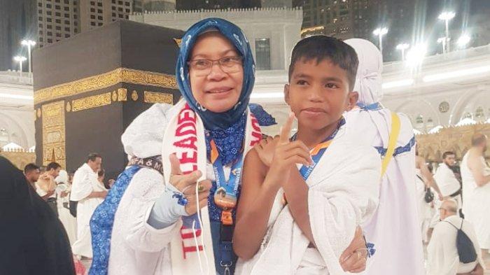 VIRAL BERANGKAT UMRAH - Foto Nur Anini bersama Khenzy Azzickra Al Furqan saat melaksanakan ibadah umrah pada Februari 2025 kemarin.