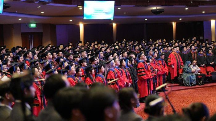 WISUDA UPH 2025 -  3